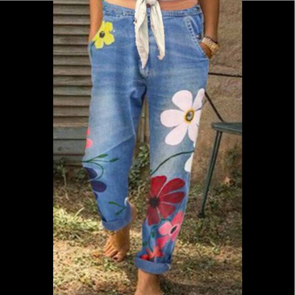 EUC MissLook Flower Power Painted Jeans SZ Med